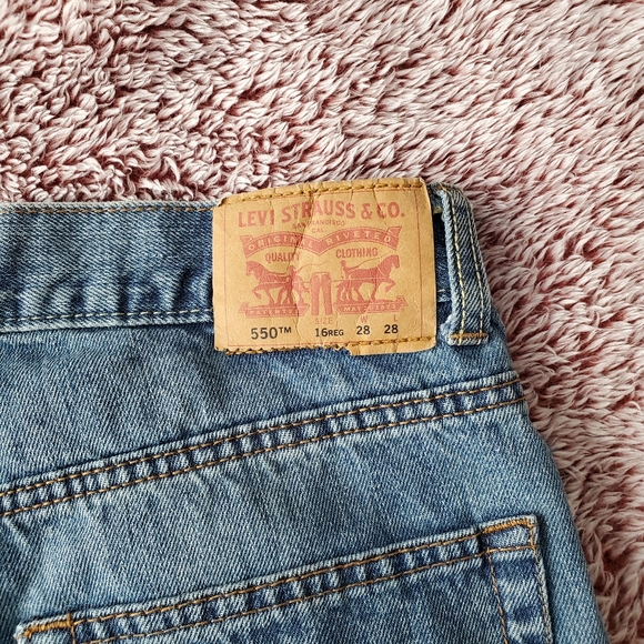 Levi's 550 Relaxed Shorts - Picture 4 of 9
